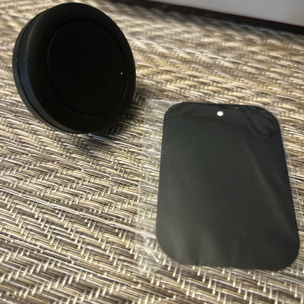 New Universal Magnetic Car Phone Mount - Black